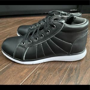 Propet style WAT052L black leather athletic inspired booties. Size 7.5 wide.